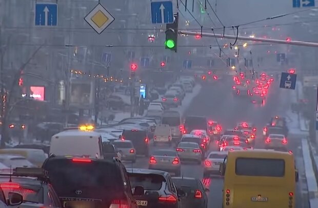 Авто у Києві. Фото: скріншот YouTube-відео