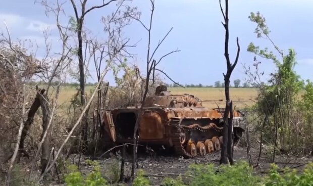 Розбитий танк рф. Фото: скріншот YouTube-відео