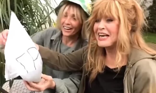 Алла Пугачева и Лайма Вайкуле.  Фото: скриншот YouTube-видео