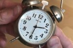 Часы.  Фото: скриншот YouTube-видео