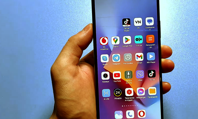 В Украине собрались ввести возрастные ограничения на TikTok, Telegram, Viber. Фото: YouTube