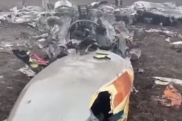 Обломки от самолета рф. Фото: скриншот YouTube-видео