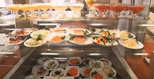 Еда в столовой Верховной Рады. Фото: скриншот YouTube-видео