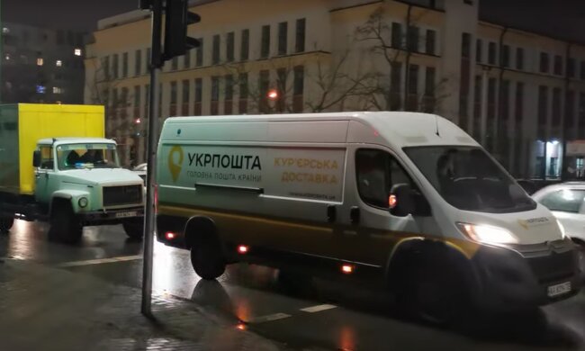 Автомобіль Укрпошти. Фото: скріншот YouTube-відео