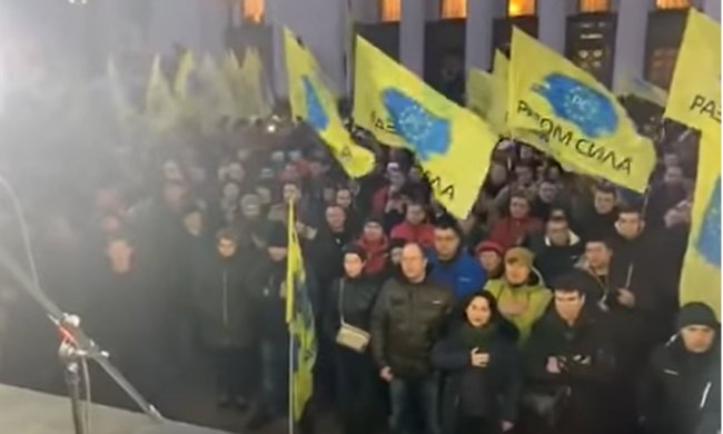 Вот это поворот: «евбробляхеры» под Радой требовали вернуть техосмотр для авто