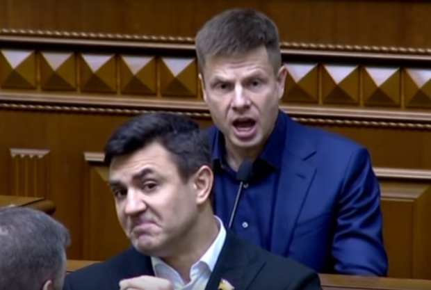 Тищенко корчил гримасы во время выступления Гончаренко, скриншот видео