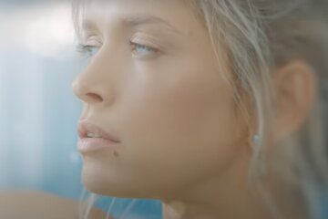 Вера Брежнева. Фото: скриншот YouTube