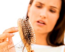 Названы топ-причины чрезмерного выпадения волос