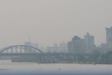Дым от пожара в Чернобыльском лесу. Фото: скриншот Telegram