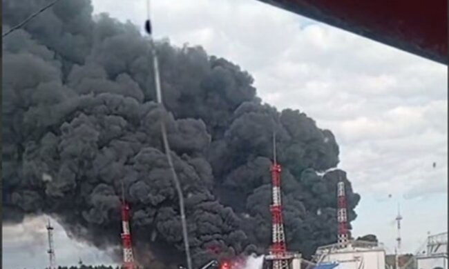Зеленський показав атаку дронів на москву - палає як у пеклі. Фото: скріншот зі сторінки президента