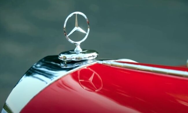 Прохожие шеи сворачивают: в столице засветился раритетный Mercedes-Benz – стоит целое состояние