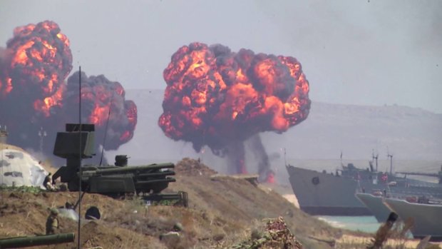 Российские военные наделали шуму в Крыму: началась паника, "сбрасывают бомбы"