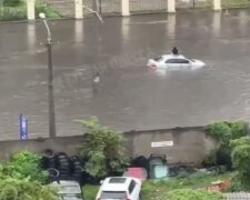 В Одесі справжній апокаліпсис: місто йде підводу - рівень такий великий, що вже топить машини - відео