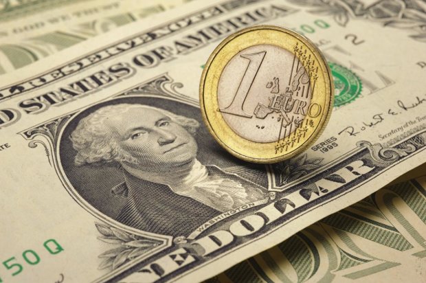 Доллар и евро начали падать: НБУ укрепил гривну
