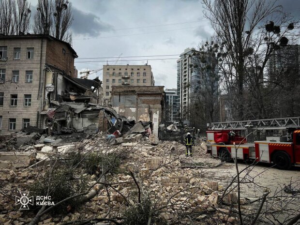Удар по Киеву. Фото: ГСЧС