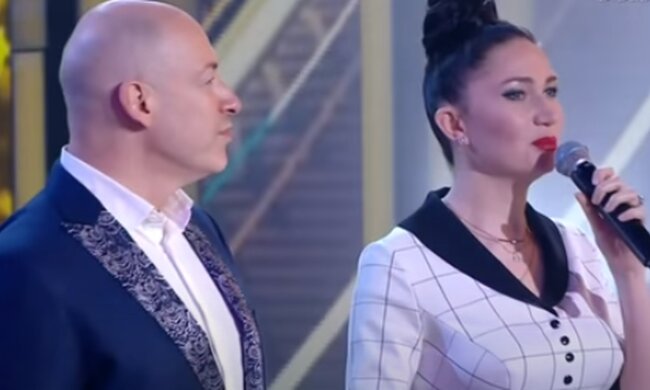 Дмитро Гордон та Олеся Бацман. Фото: скріншот YouTube-відео