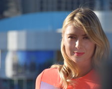 Наела лишнего: фанаты раскритиковали фигуру популярной теннисистки Шараповой