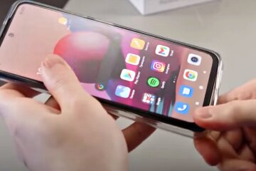 Смартфон. Фото: скриншот Youtube-видео