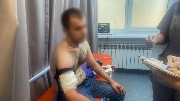 Поліція Запоріжжя напад ніж обшук
