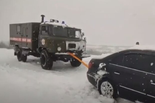 Сильный снегопад в Украине. Фото: скриншот YouTube-видео