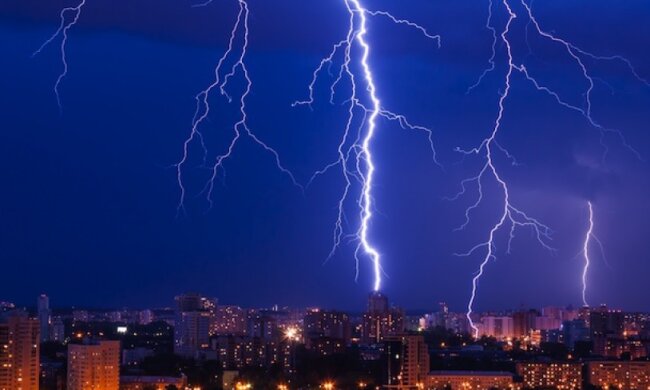 Грозовые дожди. Фото: скриншот YouTube.