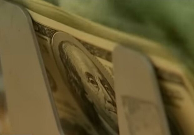 Доллар подешевел после резкого роста. Фото: скрин youtube