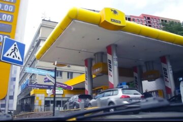 Украинских водителей предупредили, как будут работать АЗС с 1 марта. Фото: YouTube