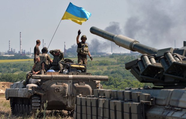 Конец войны? На Донбассе начался отвод войск: первые сигнальные ракеты уже запущены. Подробности