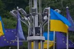 Прапори України та ЄС. Фото: скріншот YouTube-відео
