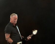 Джеймс Хэтфилд обращается к украинской девушке на концерте Metallica в Берлине