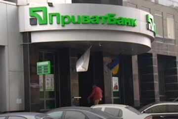 За чаевые официантам через карту "ПриватБанк" обещает призы. Фото: скриншот YouTube-видео