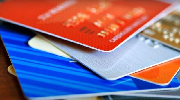 Пенсіонерам потрібно відкривати віртуальні картки у банках: у ПФУ розповіли, для чого