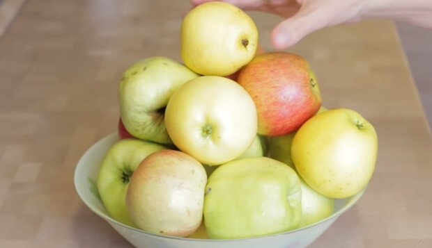 Яблука. Фото: YouTube