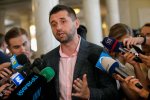 Фракция «Слуга народа» трещит по швам: глава фракция Давид Арахмания сделал громкое заявление о сложении полномочий, что происходит