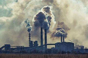 Киевлянам предупреждают об опасности: таким воздухом нельзя дышать