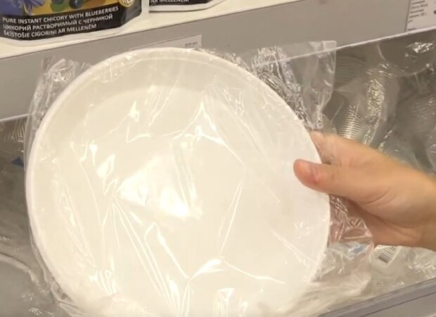 Посуда из пластика. Фото: скриншот Youtube
