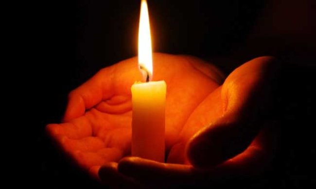 Свеча. Фото: скриншот YouTube