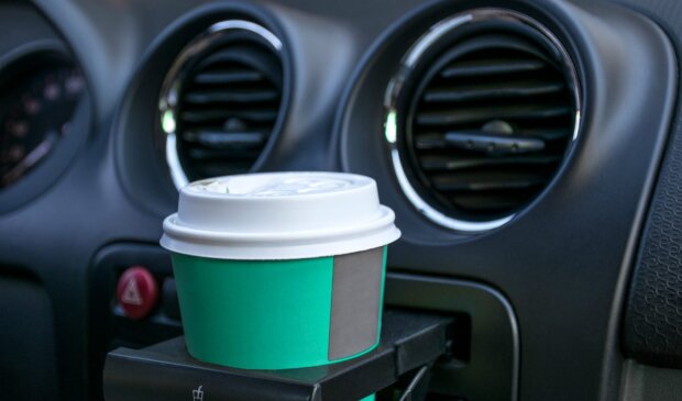 Водителей предупредили о жестких наказаниях за кофе и обезболивающие за рулем. Фото: Стена