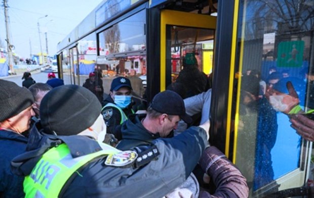Общественный транспорт во время карантина. Фото: РБК-Украина