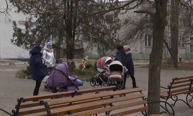 Рождаемость  в Украине. Фото: скриншот Youtube