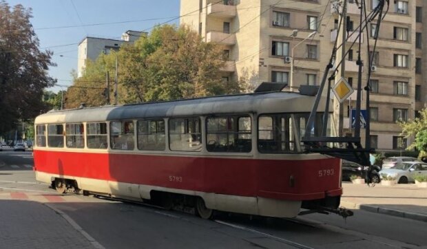 Трамвай не приедет: в Киеве изменили график городского транспорта