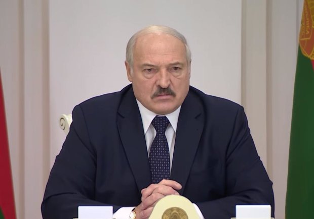 Лукашенко продолжает игнорировать пандемию. Фото: скрин youtube