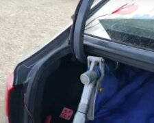 Заправка авто газом. Фото: скриншот YouTube