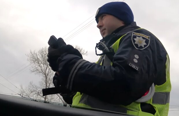 Поліцейський. Фото: скріншот YouTube-відео