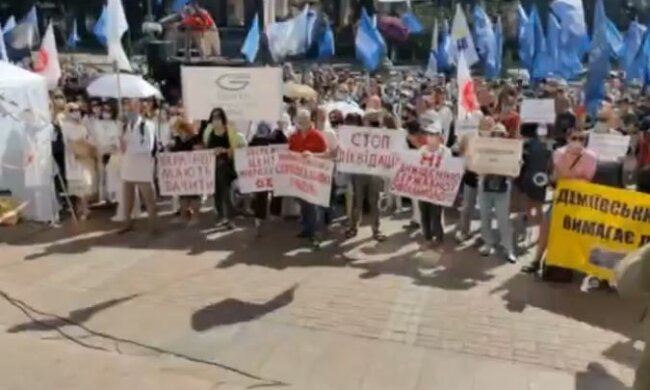 Киеве на ушах, не выдержали медики: несколько месяцев без финансирования и зарплаты