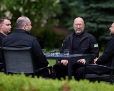 Президент Зеленский проводит специальное совещание с военно-политическим руководством