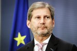 Еврокомиссар Хан прилетел на встречу с Зеленским
