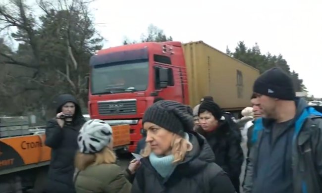 Перекрытие трассы, фото: Скриншот YouTube