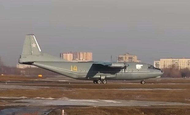 Військово-транспортний літак Ан-12. Фото: скріншот YouTube-відео