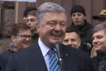 Порошенко "уколол" Зеленского. Фото: facebook/petroporoshenko